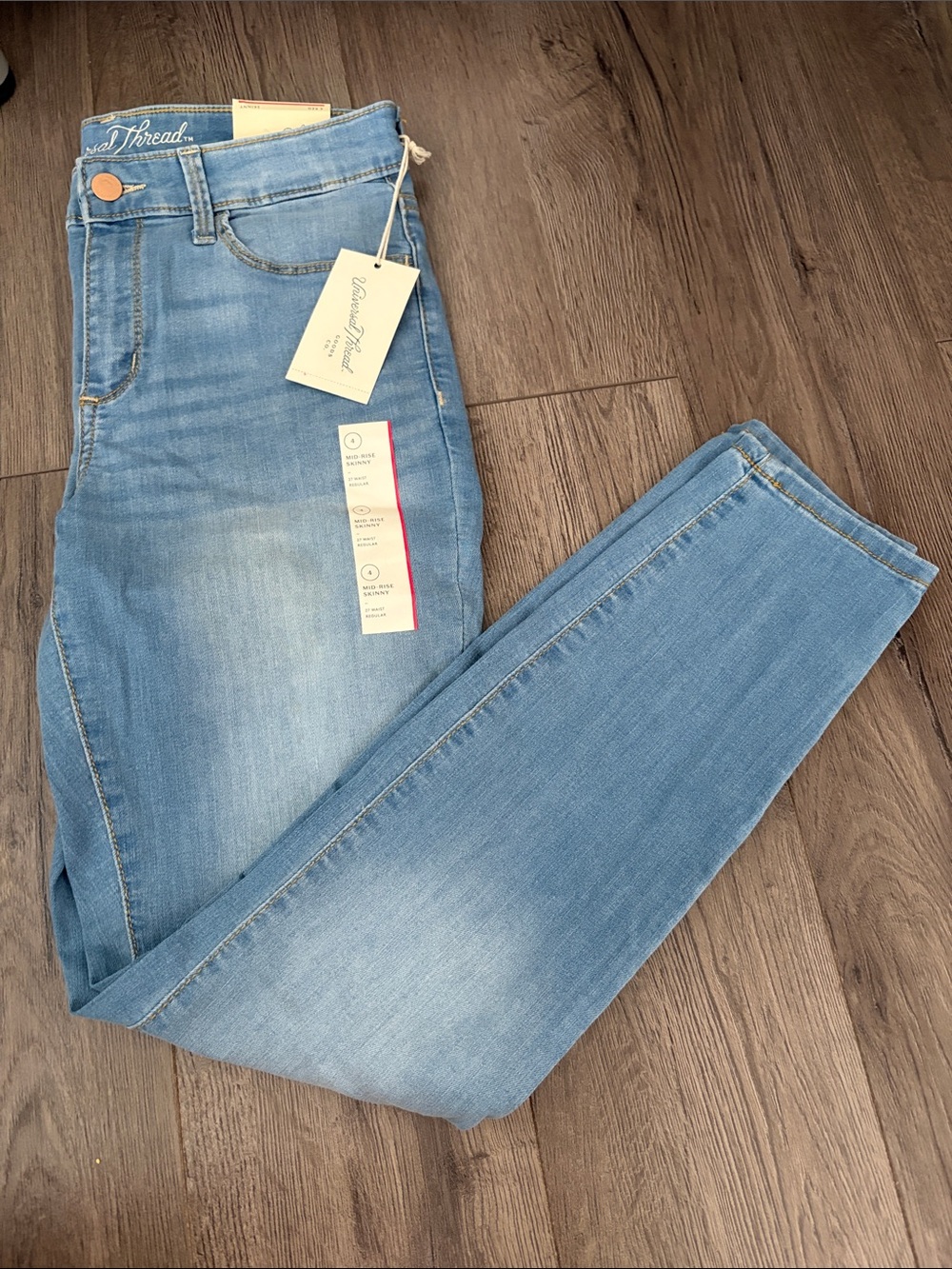 Universal Thread Light Blue High-Rise Skinny Jeans. Women’s size 4